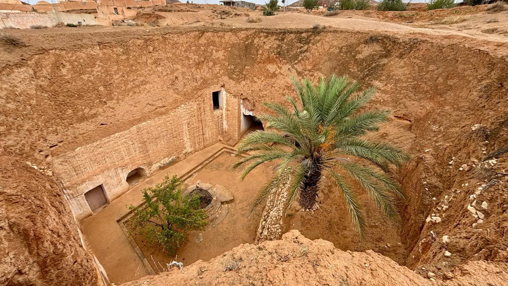 Ksar Ghilane Oasis and Troglodytes of Matmata - Image 1