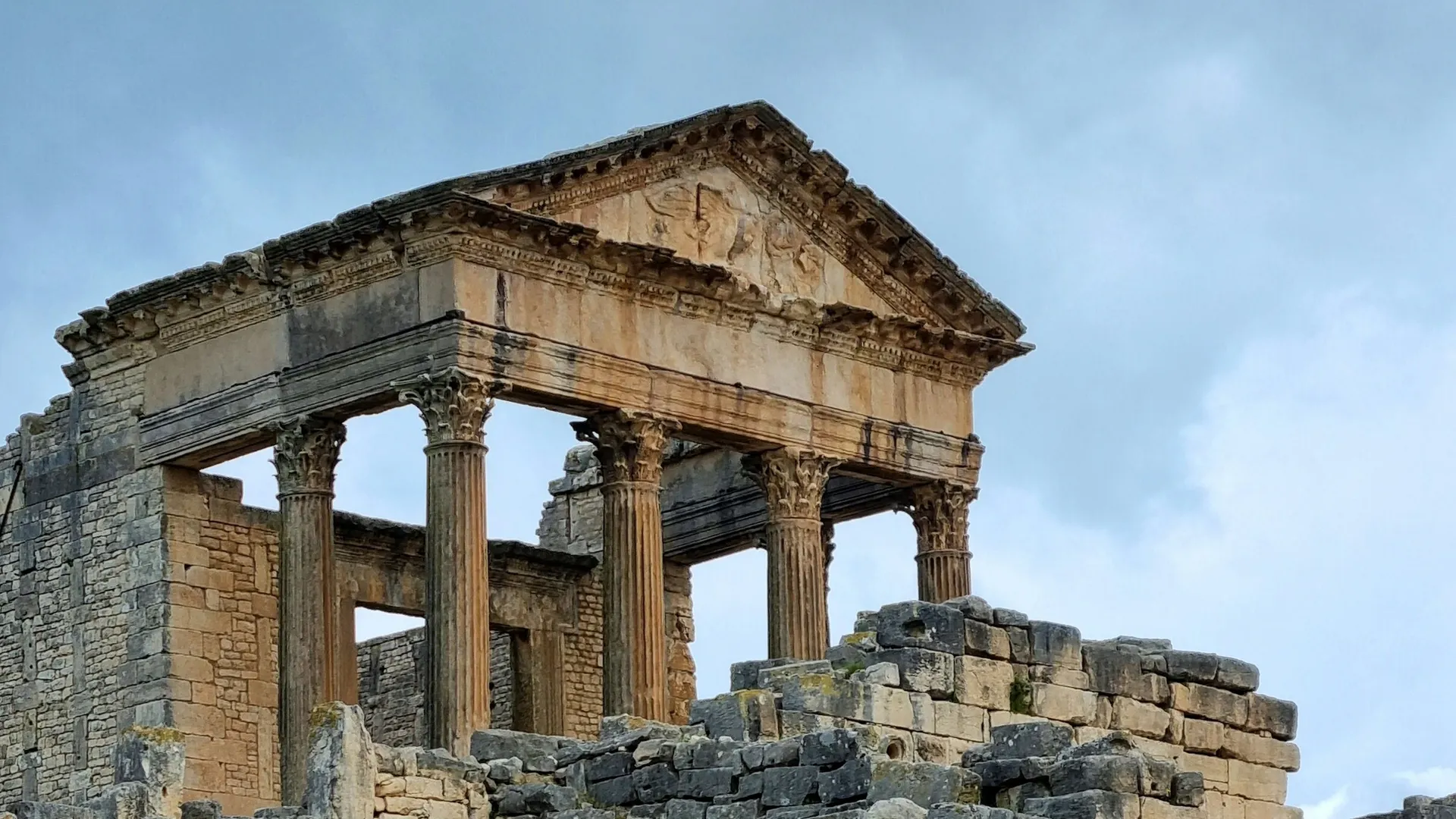Visit to the archaeological site of Dougga